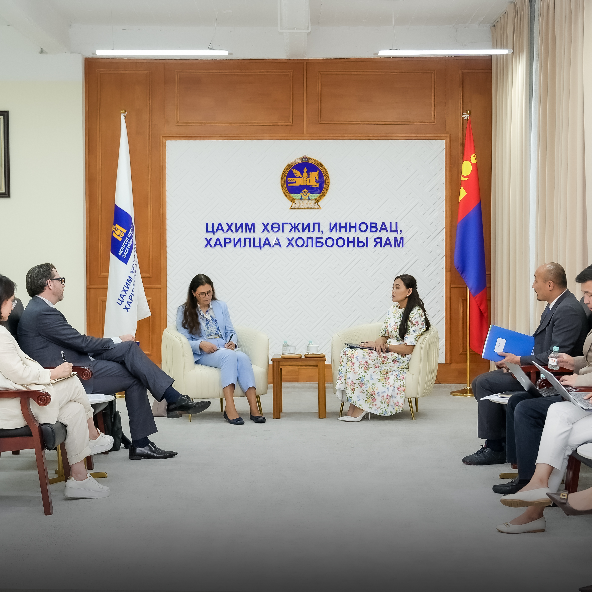 ДЭЛХИЙН БАНКНЫ ТӨЛӨӨЛӨГЧИД ЦХИХХ-НЫ САЙДТАЙ ДИЖИТАЛ ХӨГЖЛИЙН ХАМТЫН АЖИЛЛАГААНЫ ТАЛААР САНАЛ СОЛИЛЦЛОО